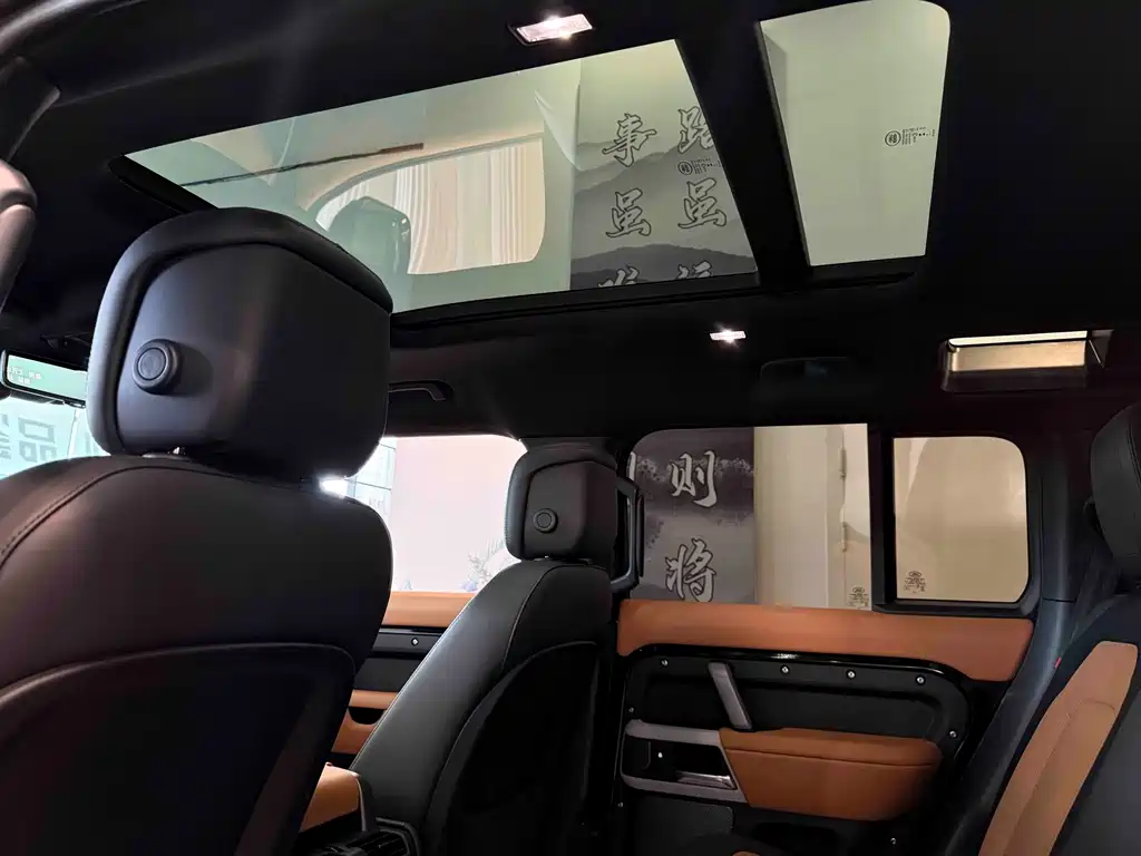 Land Rover Defender 2024 — фото 17