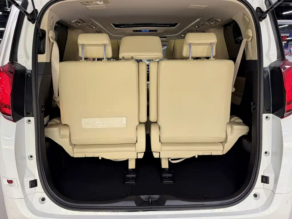 Toyota Alphard 2023 — фото 12
