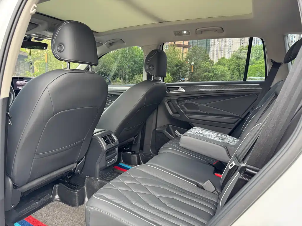 Volkswagen Tiguan L 2024