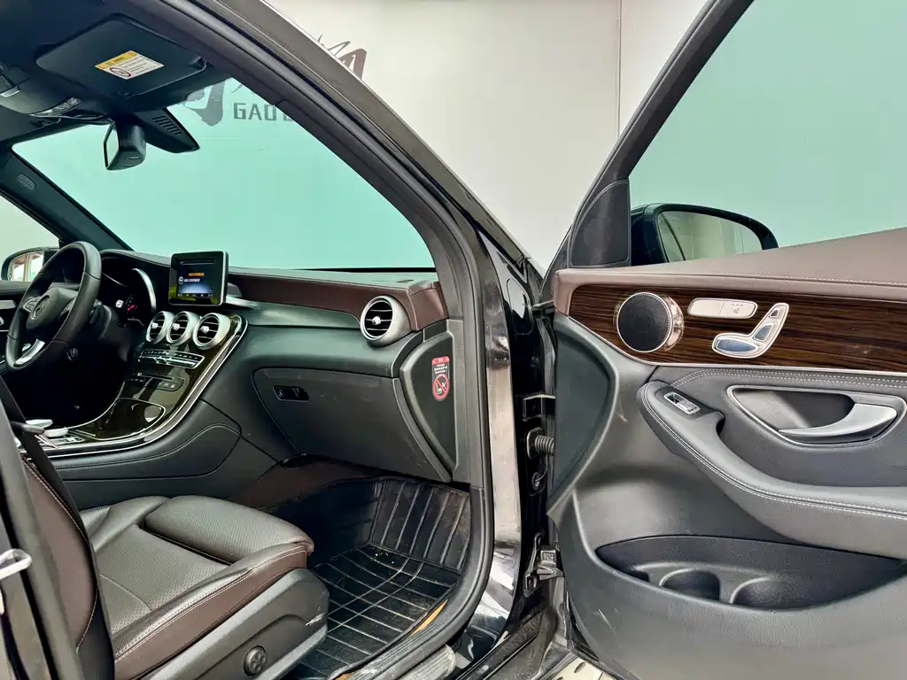 Mercedes-Benz GLC 2017 — фото 13