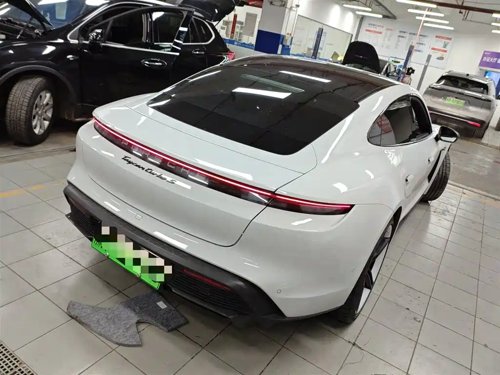 Porsche Taycan 2021