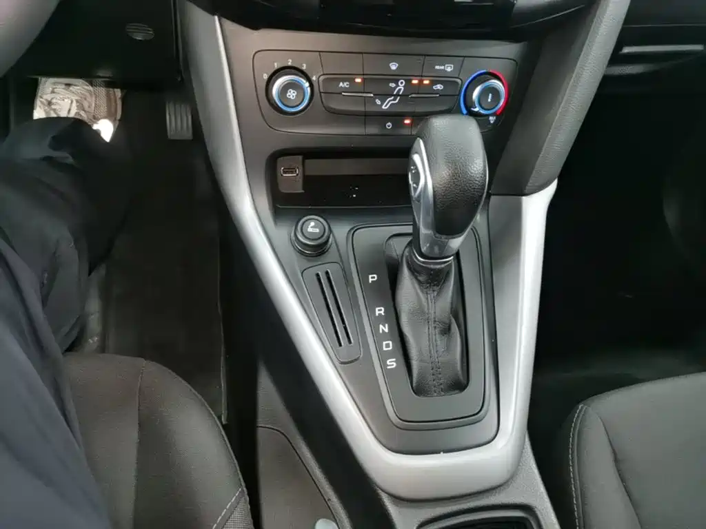 Ford Focus 2015 — фото 14