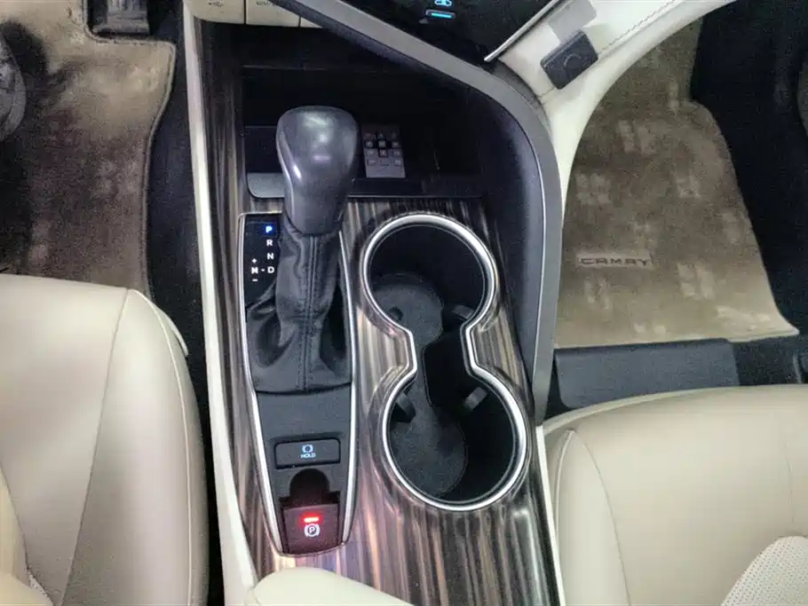 Toyota Camry 2020 — фото 16
