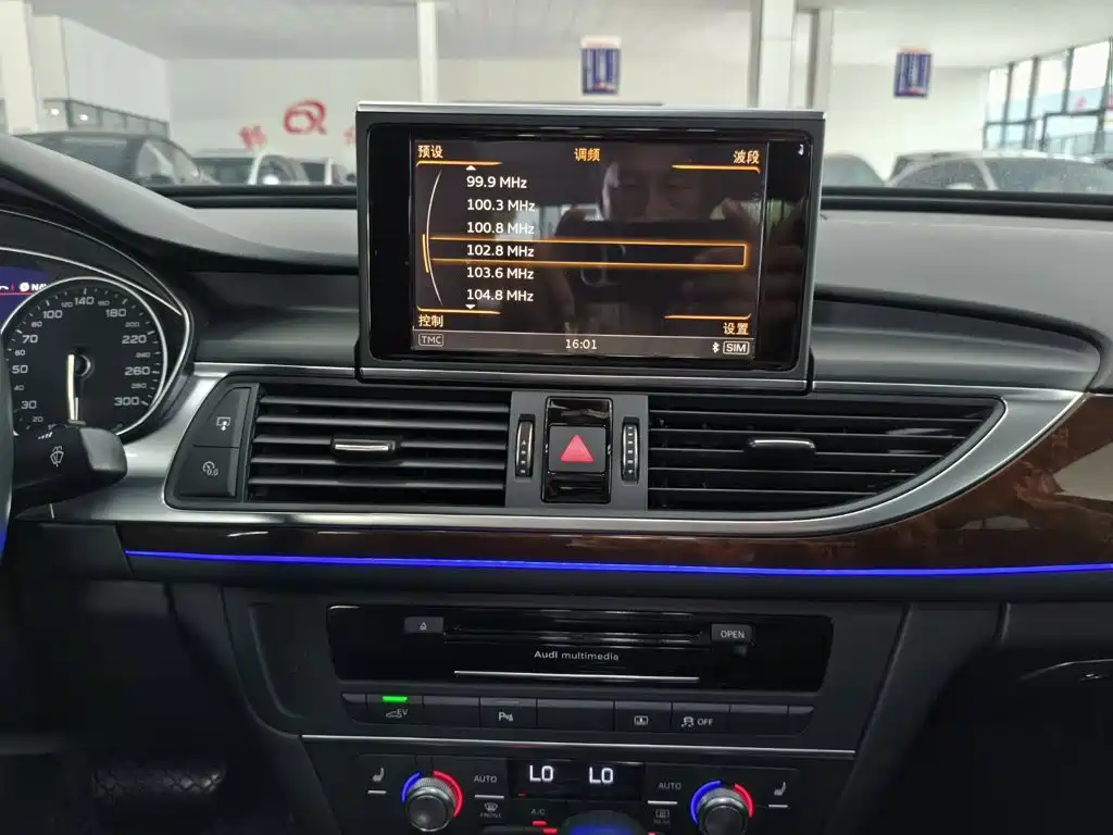 Audi A6L New Energy 2019 — фото 10