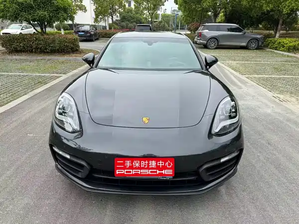 Porsche Panamera 2023