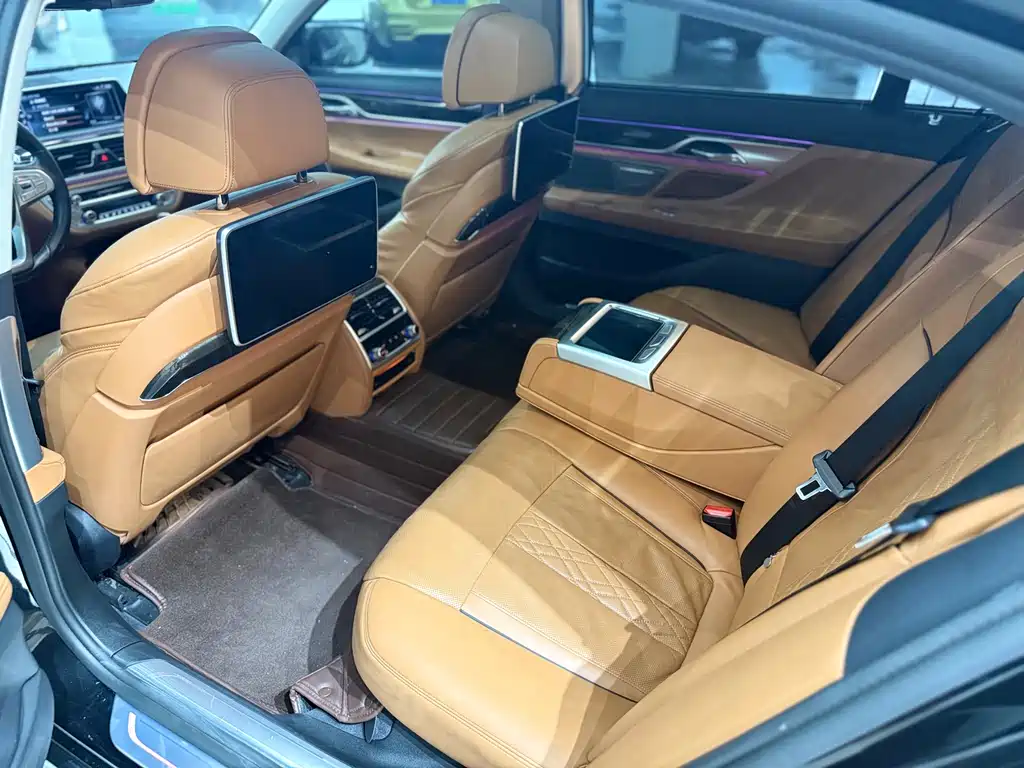 BMW 7 Series 2016 — фото 18