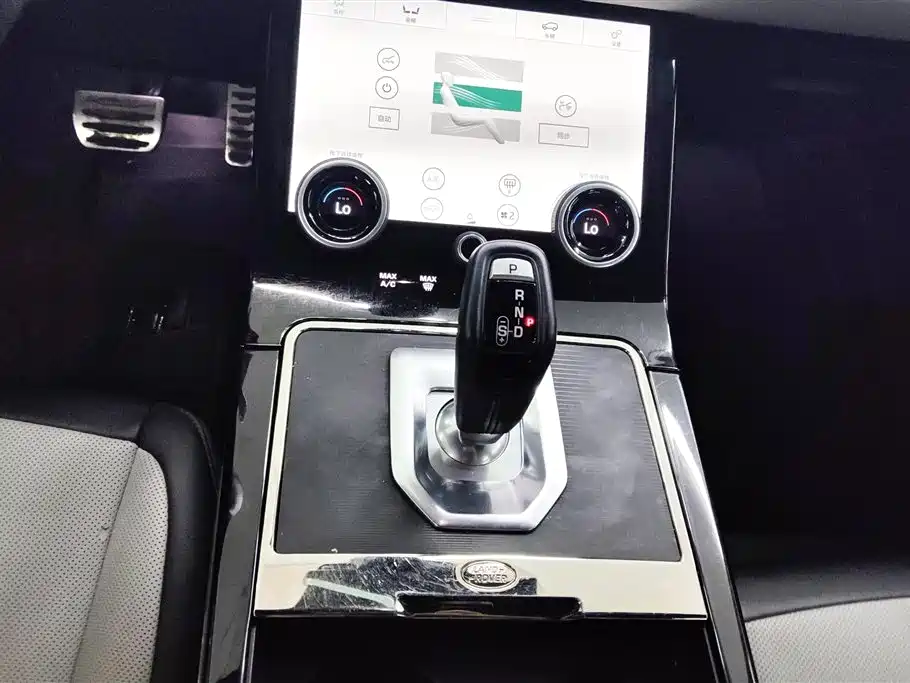 Land Rover Evoque 2021 — фото 16