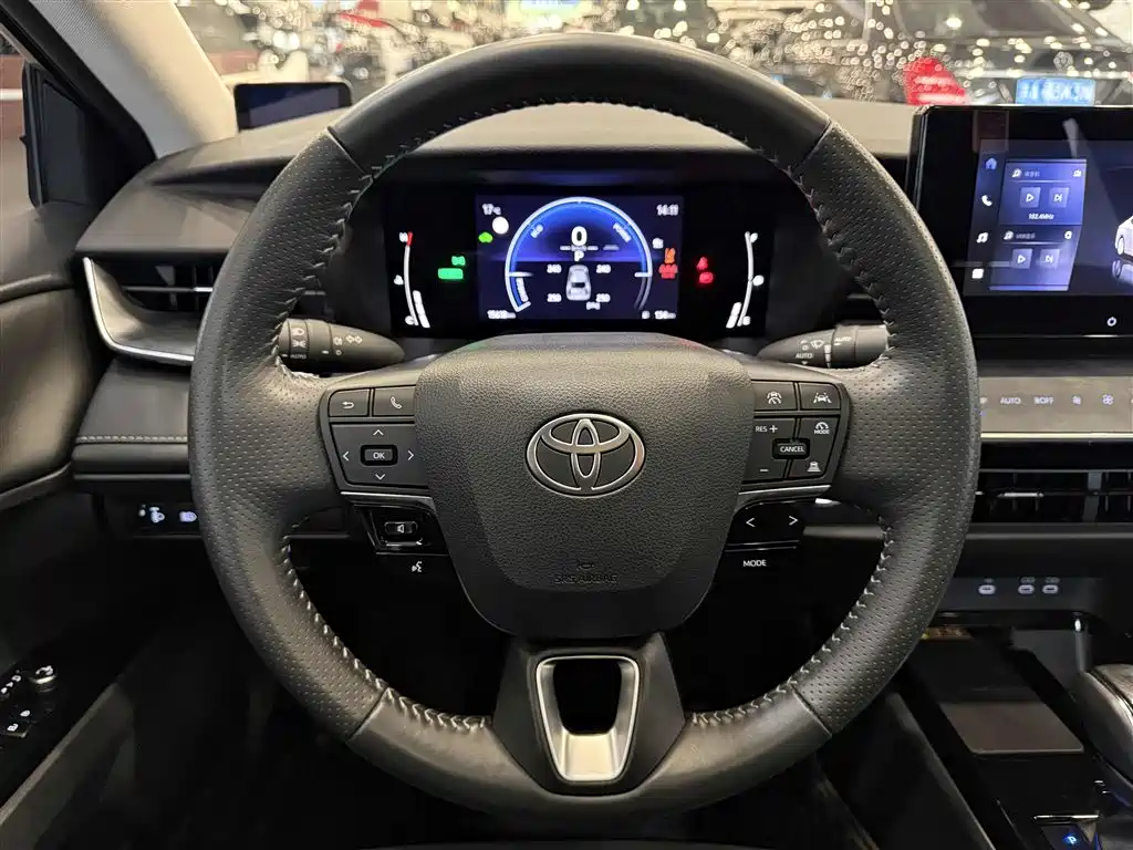 Toyota Camry 2025 — фото 22