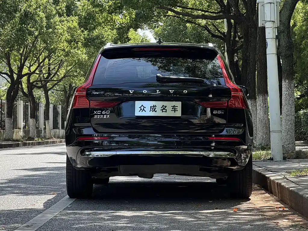 Volvo XC60 2023 — фото 5