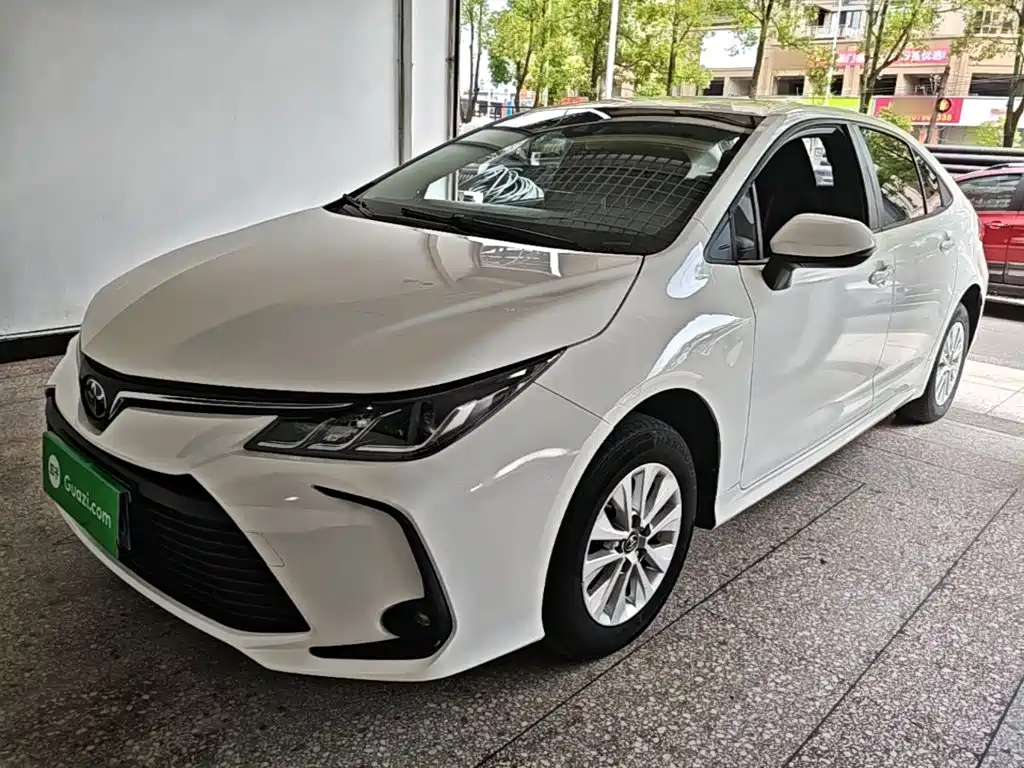 Toyota Corolla 2023 — фото 2