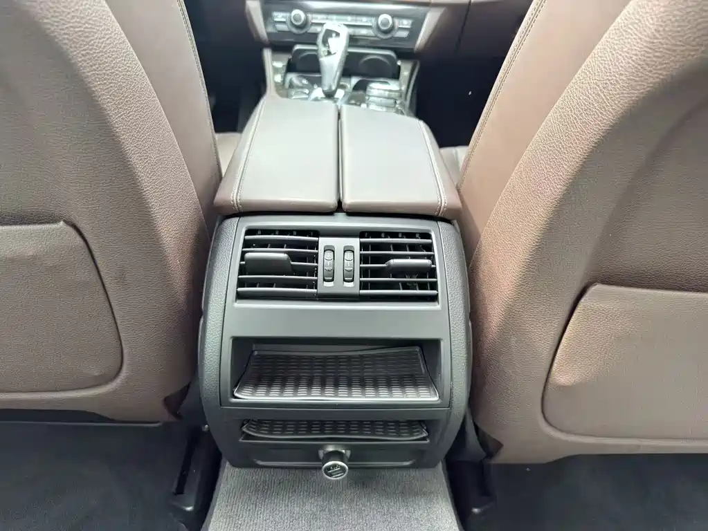 BMW 5 Series 2016 — фото 16