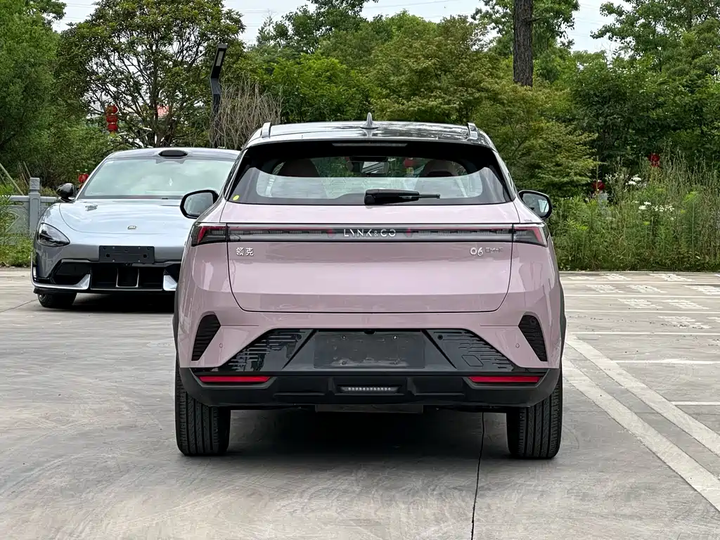 Lynk & Co 06 EM-P 2024 — фото 10