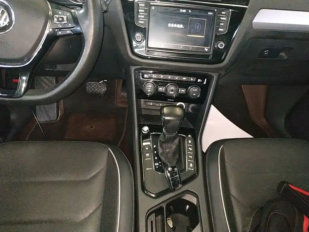Volkswagen Tiguan L 2017 — фото 10
