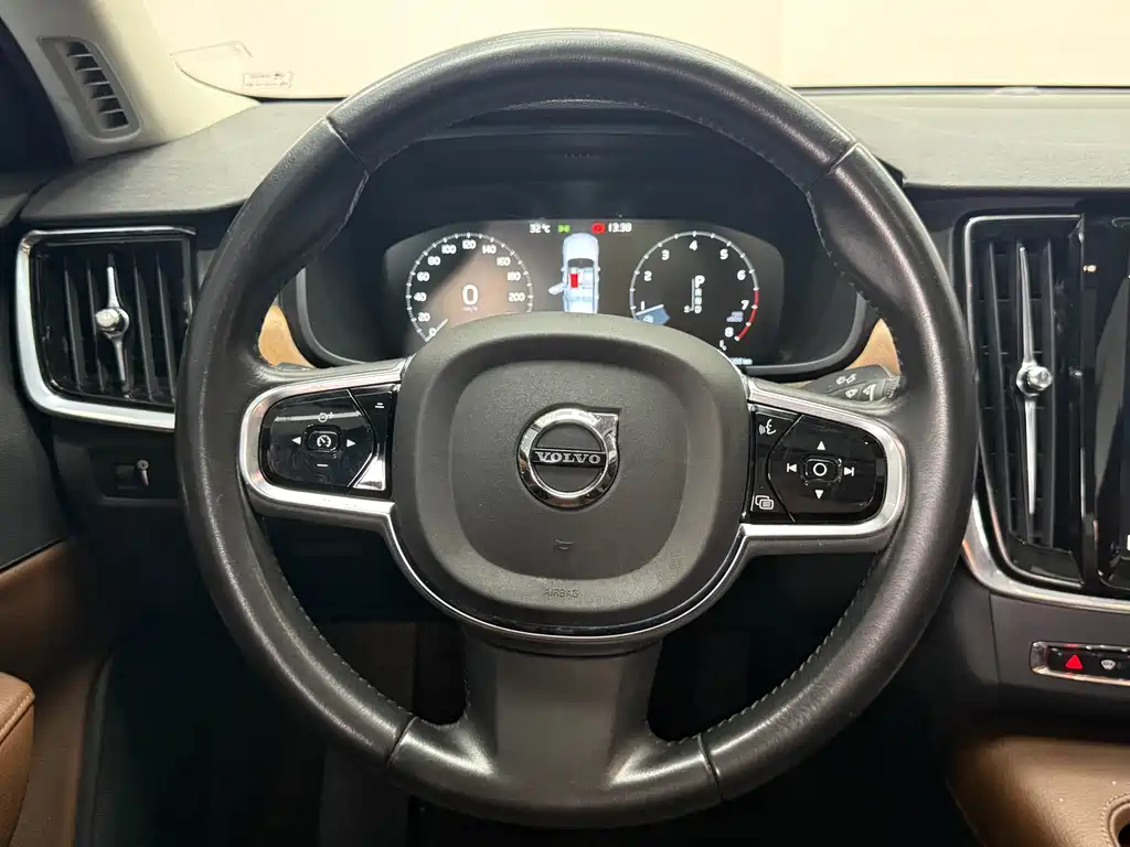 Volvo S90 2019 — фото 10