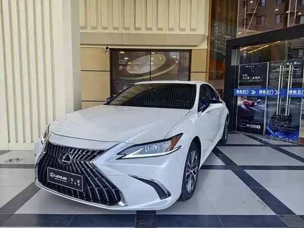 Lexus ES 2024