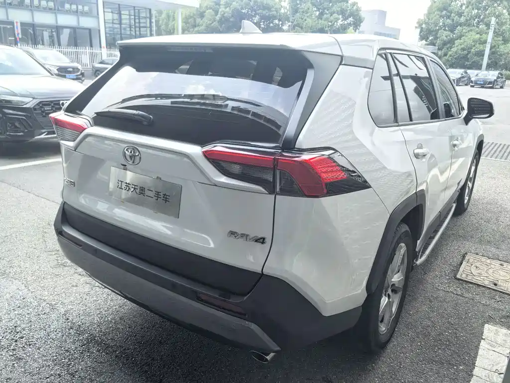 Toyota RAV4 2021