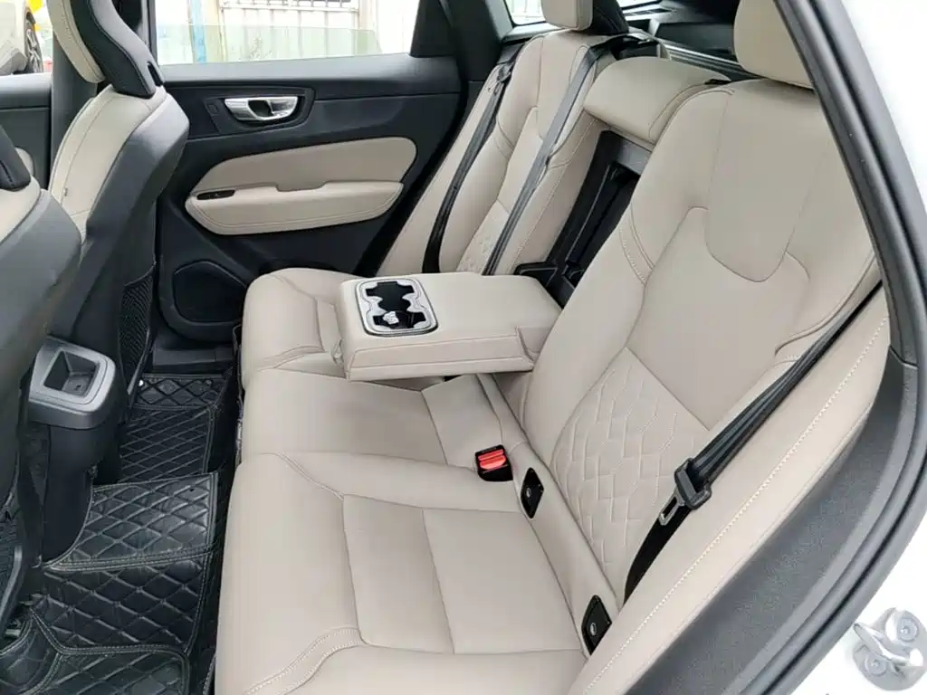Volvo XC60 2025 — фото 17