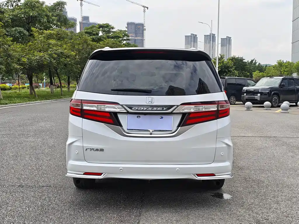Honda Odyssey 2017 — фото 14