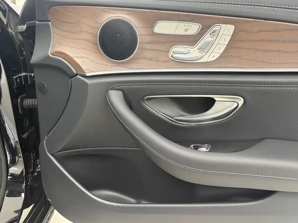 Mercedes-Benz E-Class 2020 — фото 13
