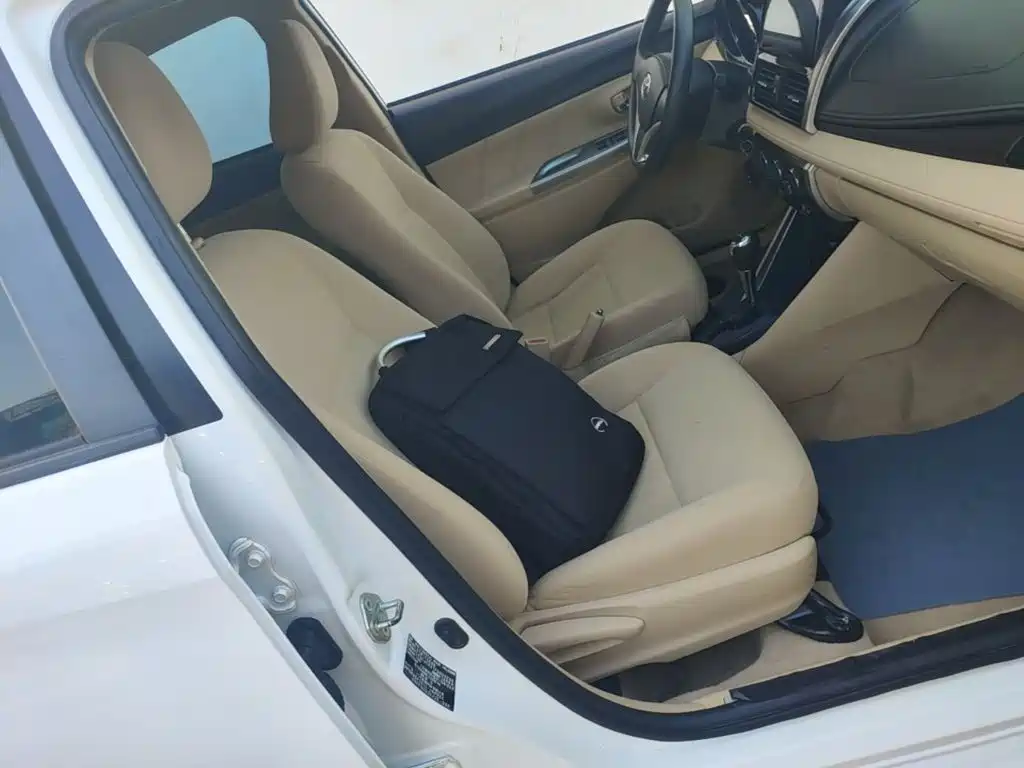 Toyota Yaris L 2015 — фото 25