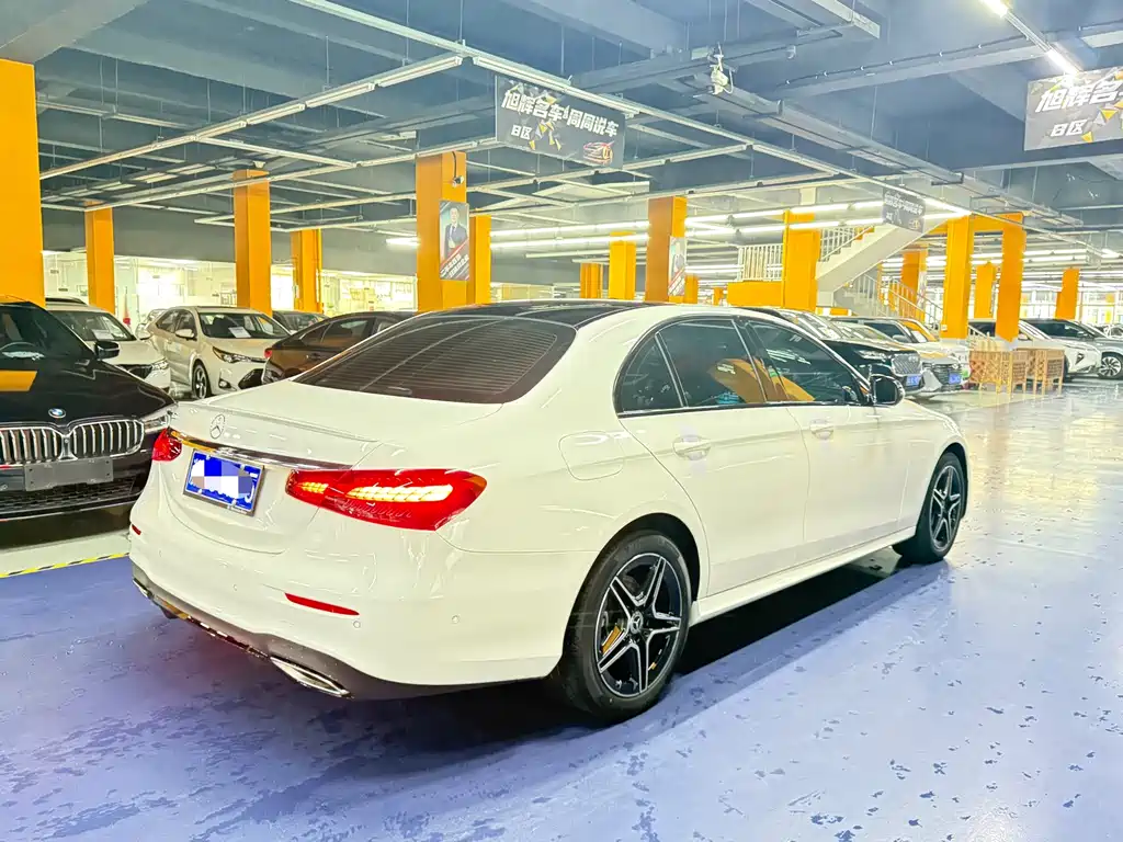 Mercedes-Benz E-Class 2023 — фото 9