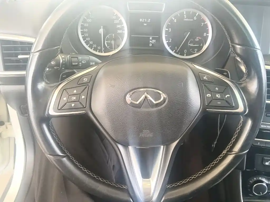 Infiniti QX30 2017 — фото 11