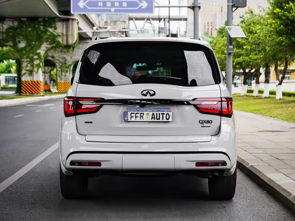 Infiniti QX80 2016 — фото 18