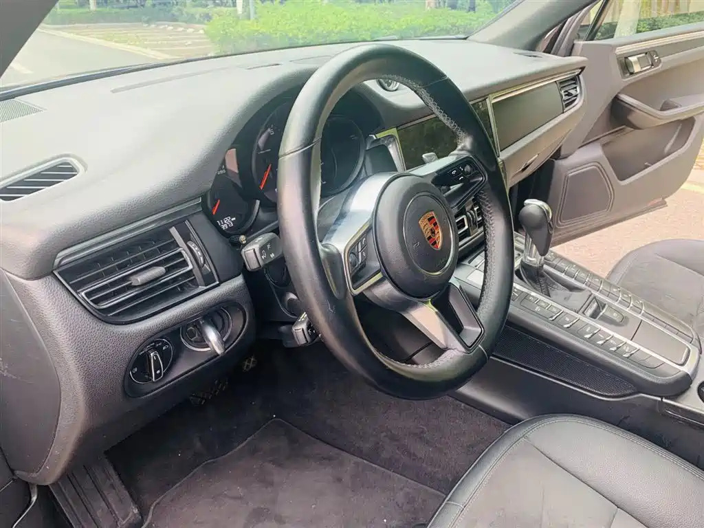 Porsche Macan 2019 — фото 12