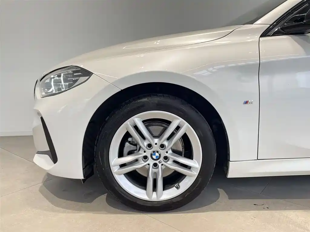 BMW 1 Series 2022 — фото 14