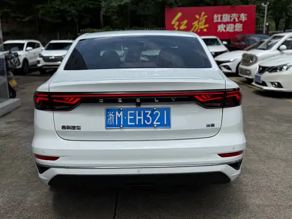 Geely Emgrand 2025