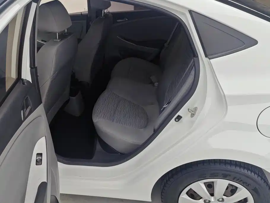Hyundai Accent 2014 — фото 11
