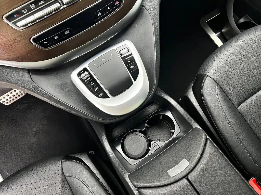 Mercedes-Benz V-Class 2021 — фото 15