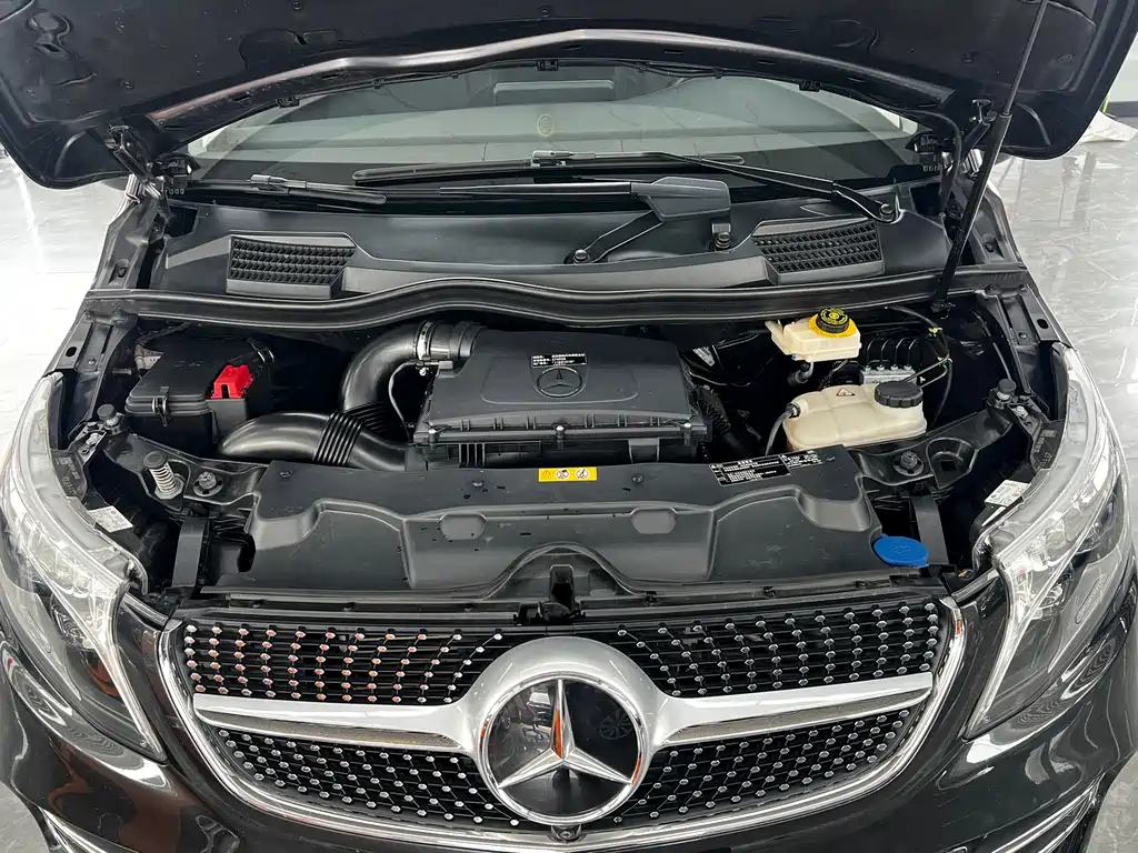 Mercedes-Benz V-Class 2021 — фото 30