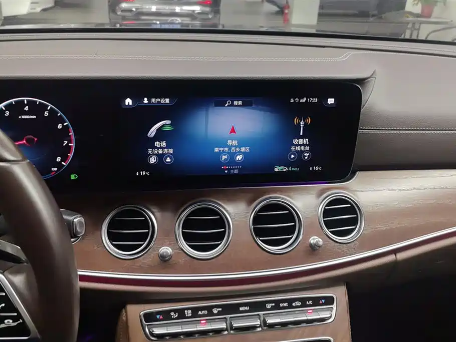 Mercedes-Benz E-Class 2023 — фото 13
