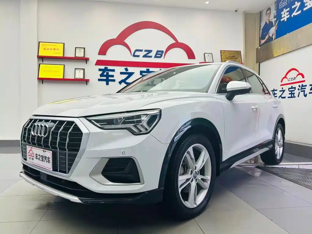 Audi Q3 2019 — фото 1