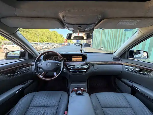 Mercedes-Benz S-Class 2009
