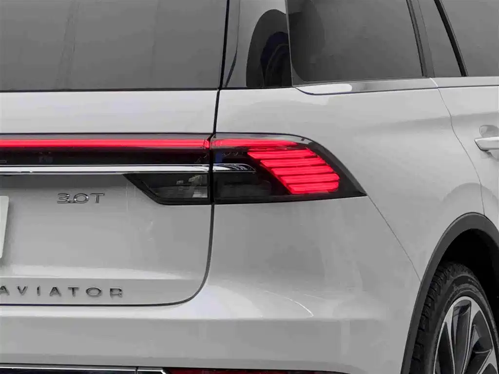 Lincoln Aviator 2024 — фото 18