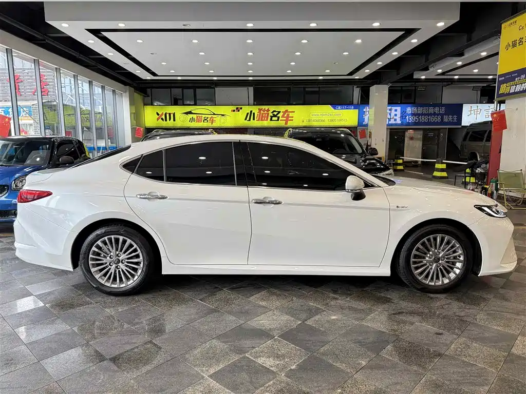 Toyota Camry 2025 — фото 12