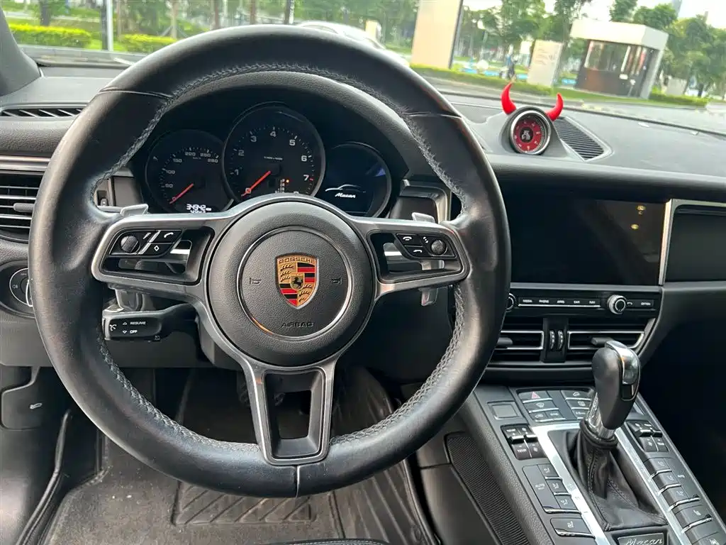 Porsche Macan 2020 — фото 10