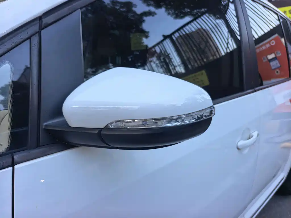 Volkswagen Touran 2015 — фото 21
