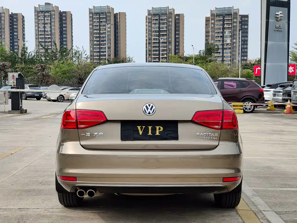 Volkswagen Sagitar 2016