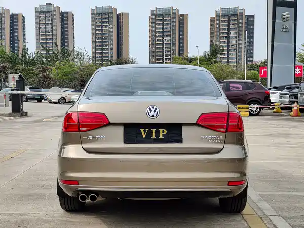 Volkswagen Sagitar 2016