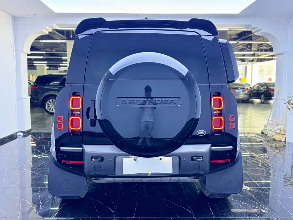 Land Rover Defender 2021 — фото 15