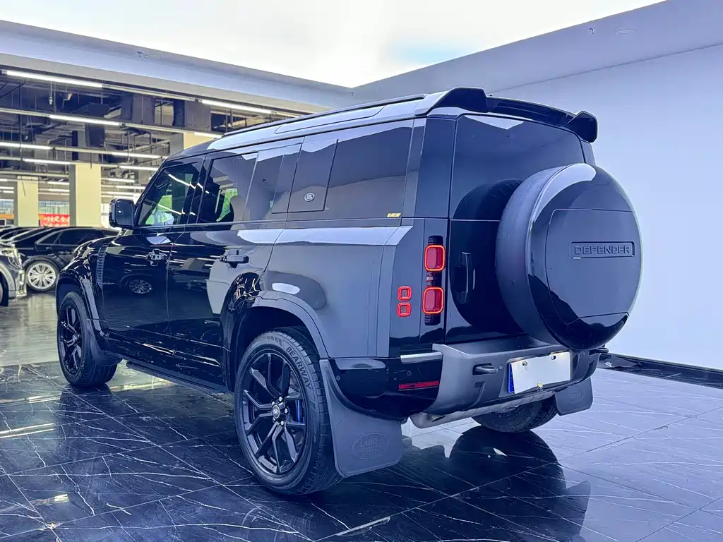 Land Rover Defender 2021 — фото 14