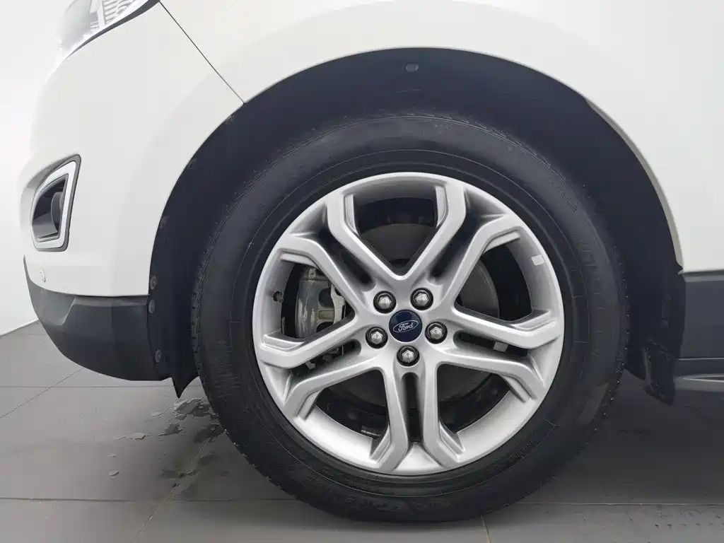 Ford Edge 2019 — фото 17