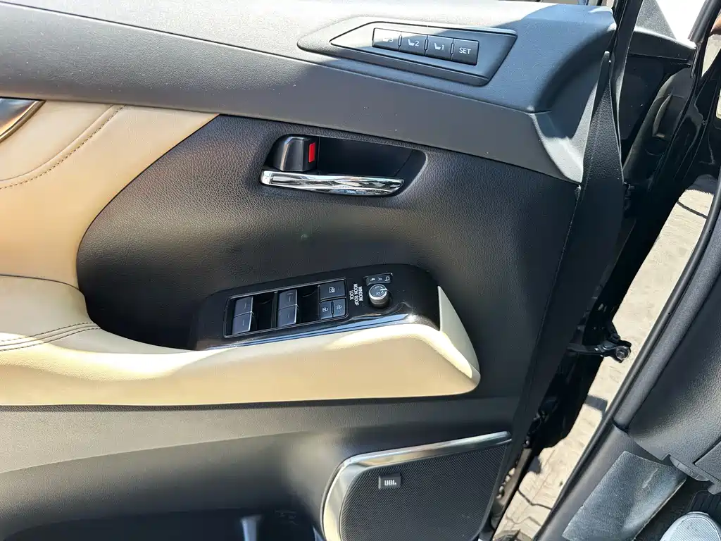 Toyota Alphard 2022 — фото 14