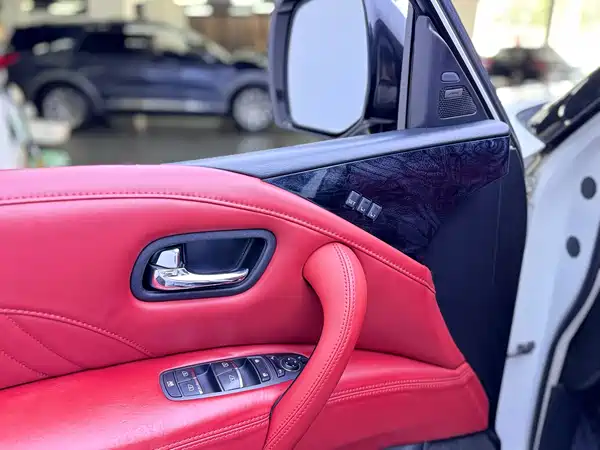 Infiniti QX80 2014