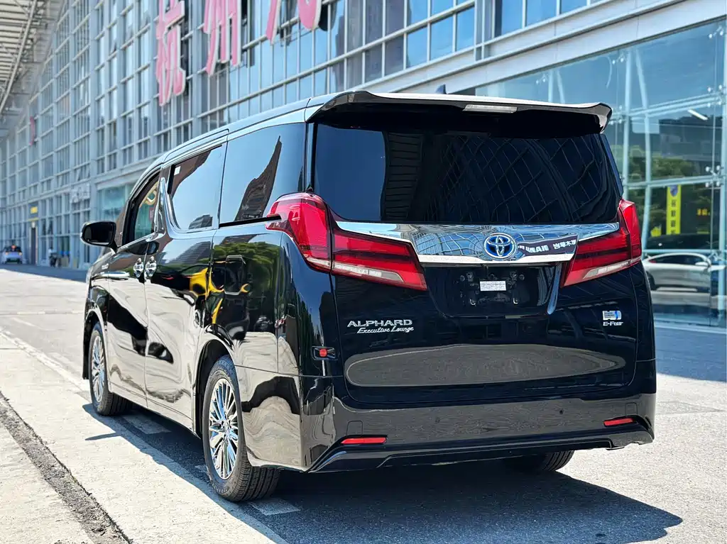 Toyota Alphard 2022 — фото 7