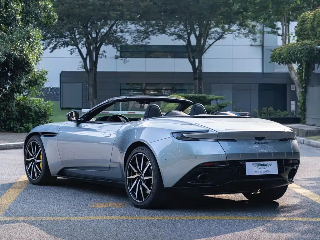 Aston Martin DB11 2021 — фото 5