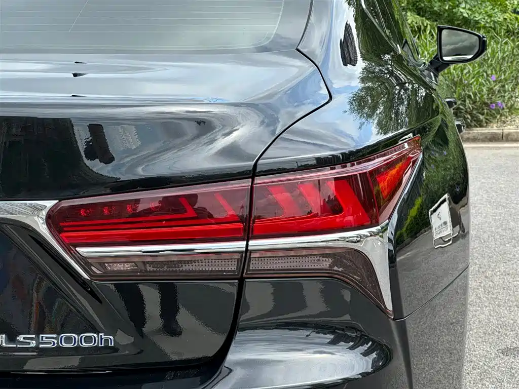 Lexus LS 2018 — фото 10